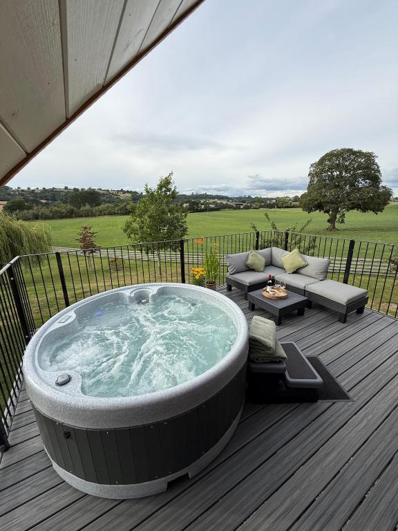 Minafon Loft, Meifod