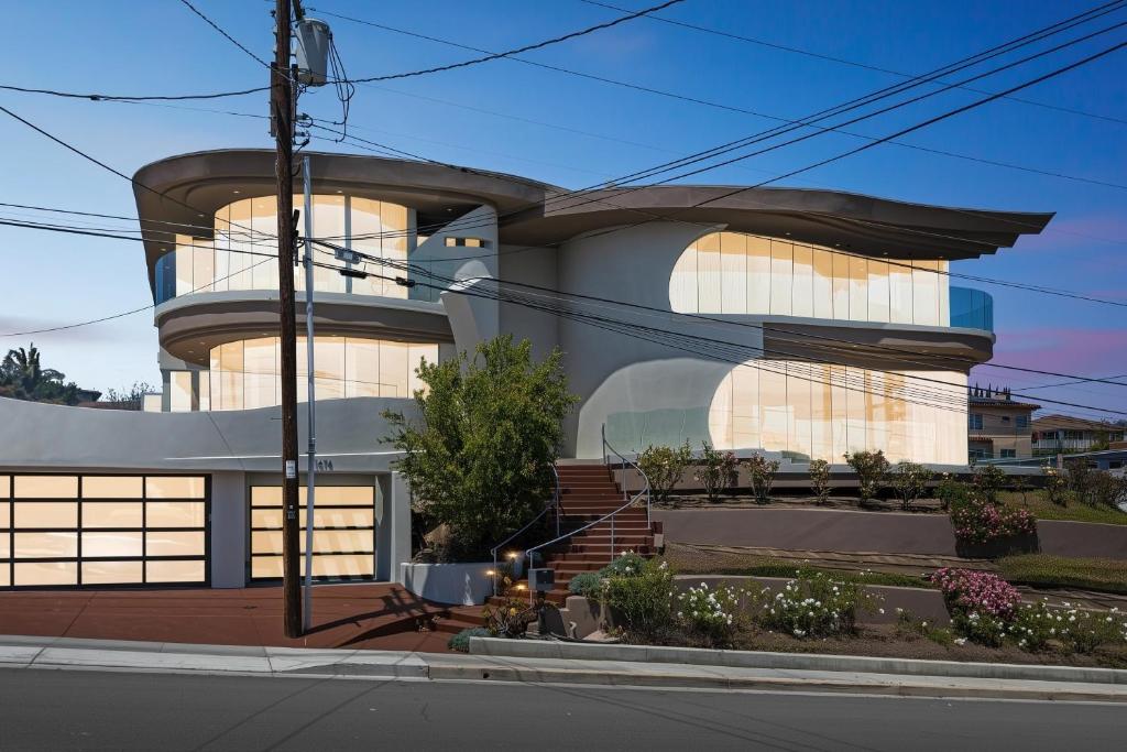 The Wave House! Custom Gem with Panoramic Views, Fire Pit, BBQ, Pool Table, San Diego