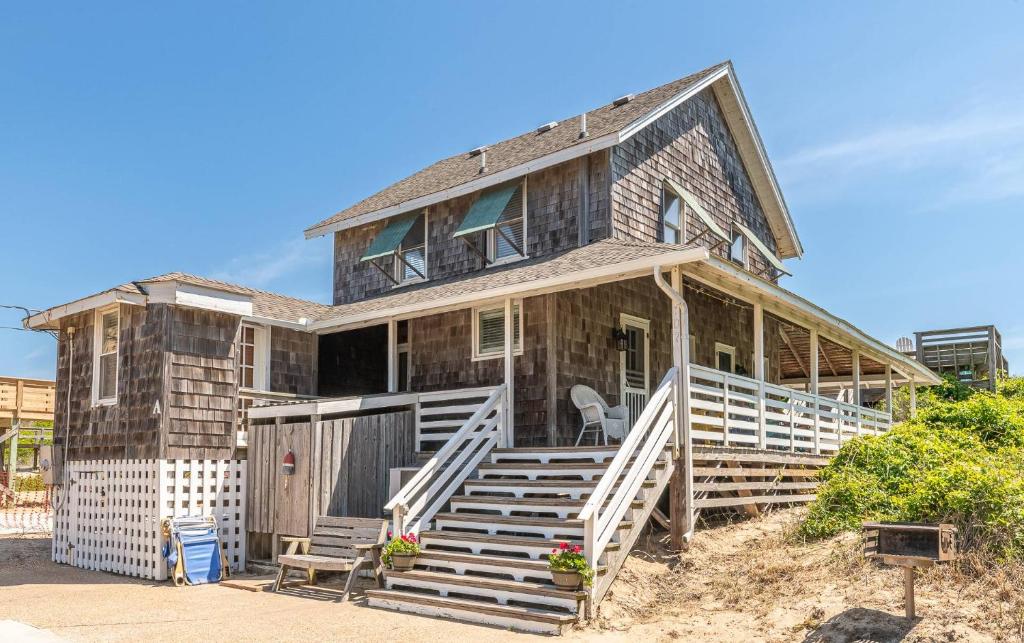 K1307A The Way We Were - Traditional Oceanfront Gem with DUNETOP Deck!, Nags Head