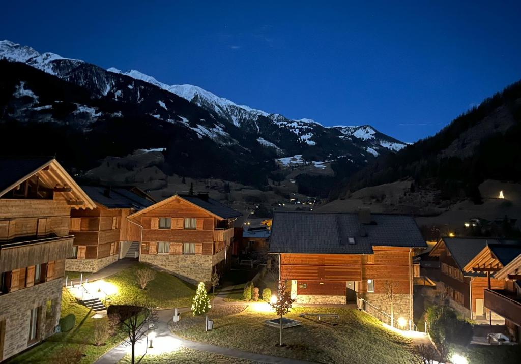 AlpinPark Chalet mit Swimmingpool, Sonnenloggia und Kamin - Großglockner Resort Matrei - 3