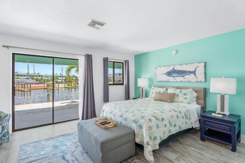 Off the Charts Inn, hotel in Saint James City