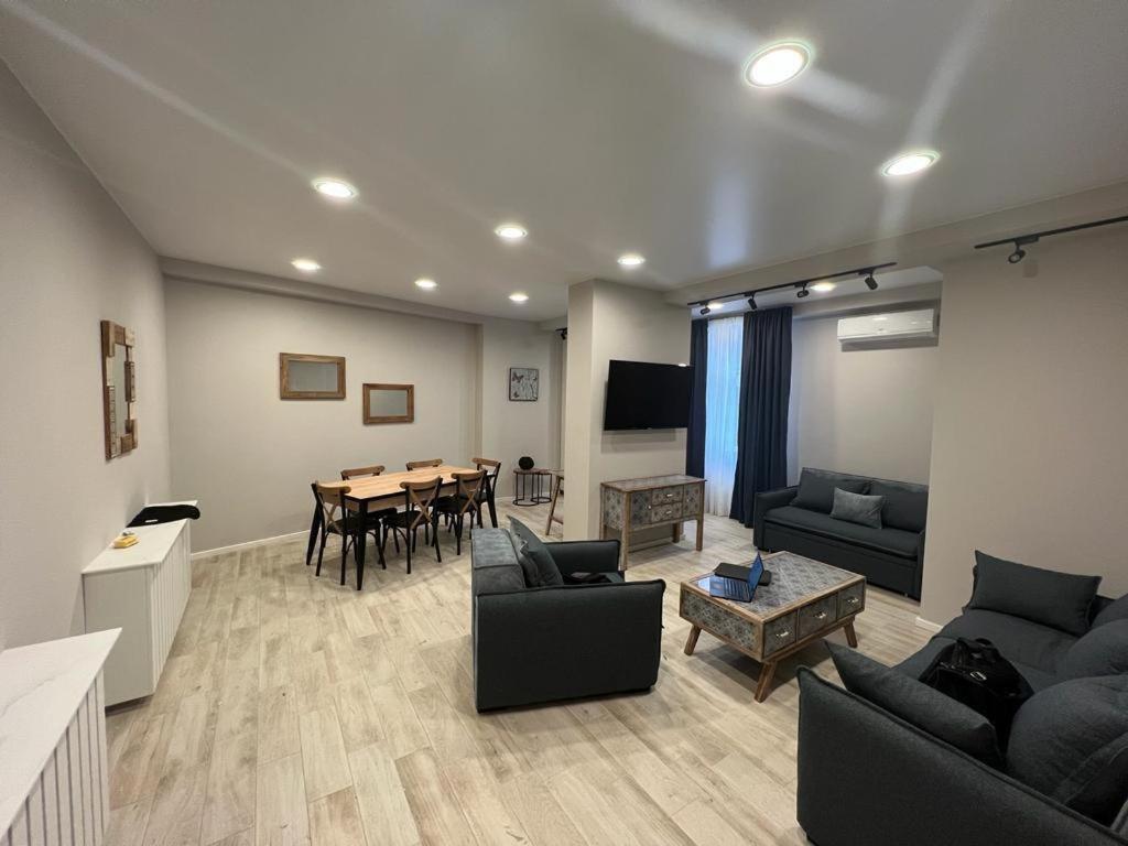 Vake New Apartment, Tbilisi