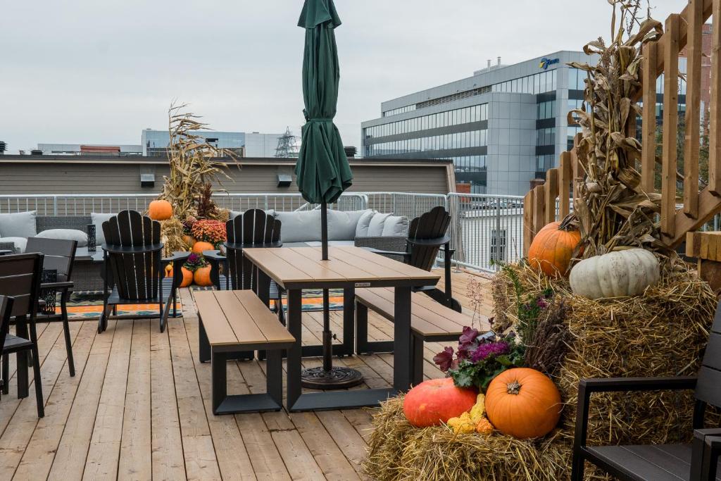 Balcony/terrace, HI Halifax Heritage House Hostel in Halifax (NS)