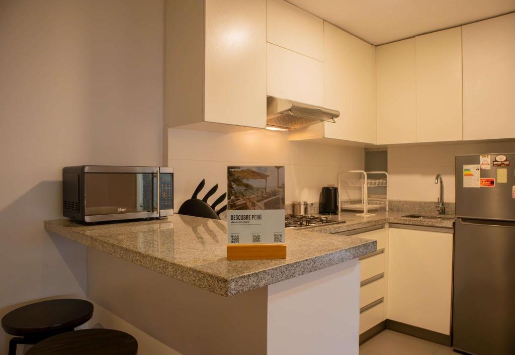Sophisticated 1BR Stay in Prime Miraflores - 3