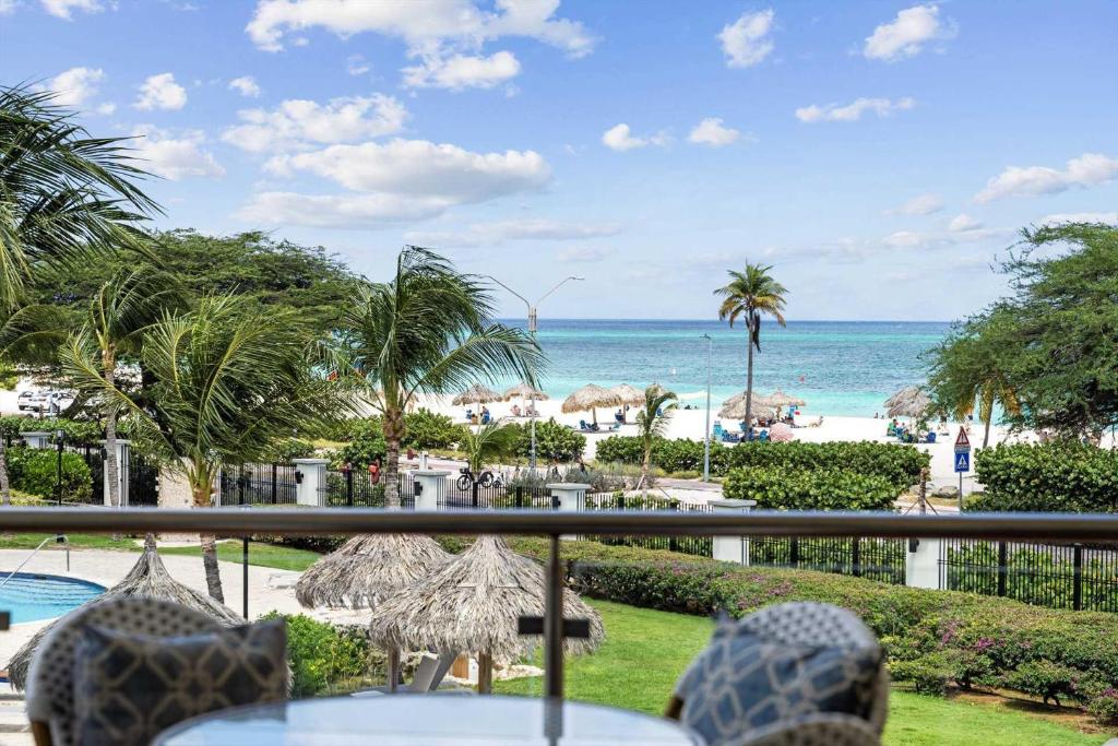 Beachfront - Royal Aquamarine 3BR condo - BC252, Palm-Eagle Beach