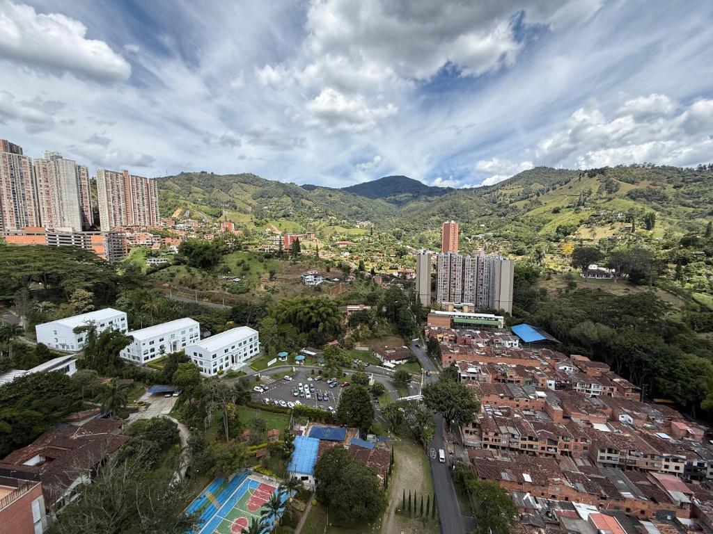 Apartamento con vista a la montaña, piscina y gym - 3