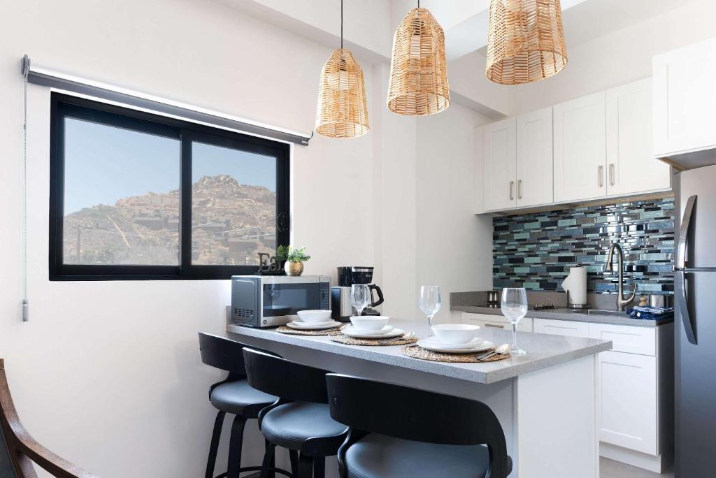 Vista Pedregal-Modern Vacation Apartment Walk to Marina & Beaches - 3