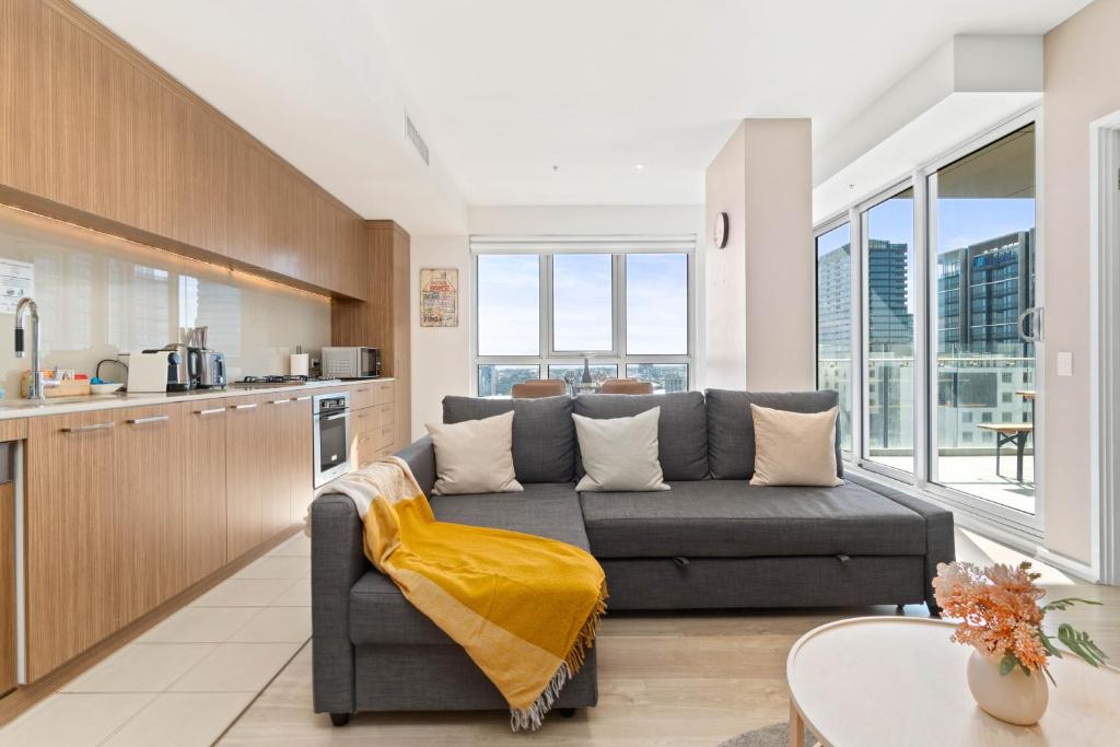 Ultima Escapes - Premium Penthouse in Adelaide CBD, 2BR, Free Parking, Wi-Fi, Adelaide