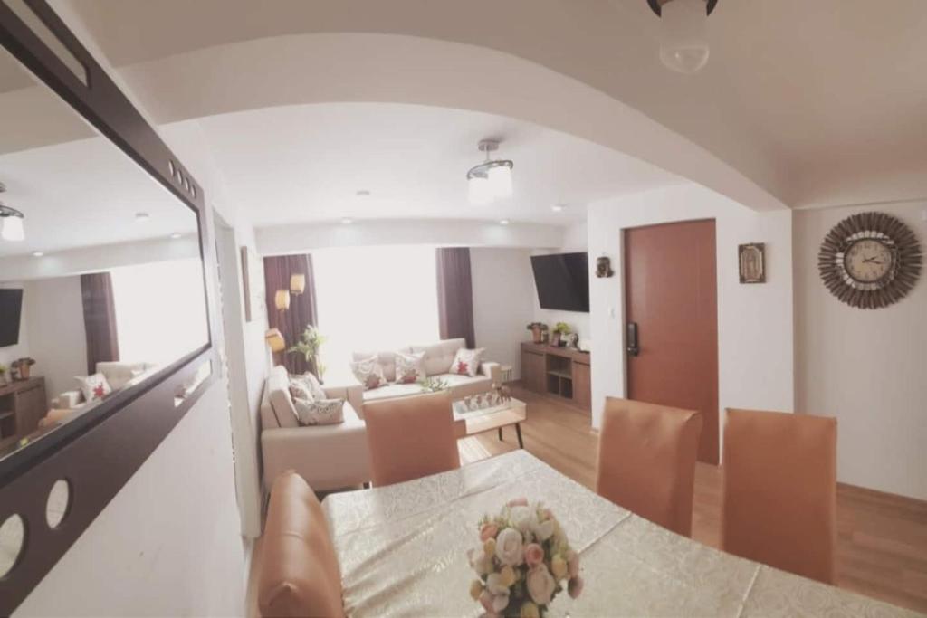 Bello departamento con cochera y excelente ubicación - 5