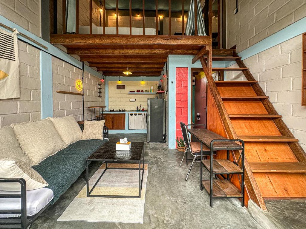 Cozy 1BR mezzanine Loft with shared Pool, Gym and Private Kitchen in Canggu, Canggu