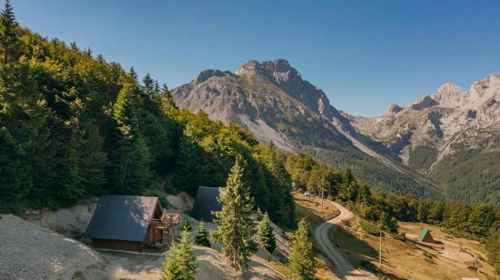 Komovi Luxury House, hotel in Andrijevica