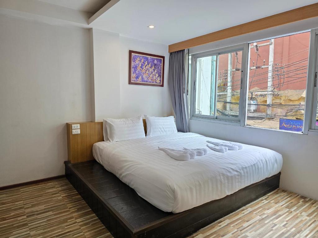 Le Moon, Pláž Patong