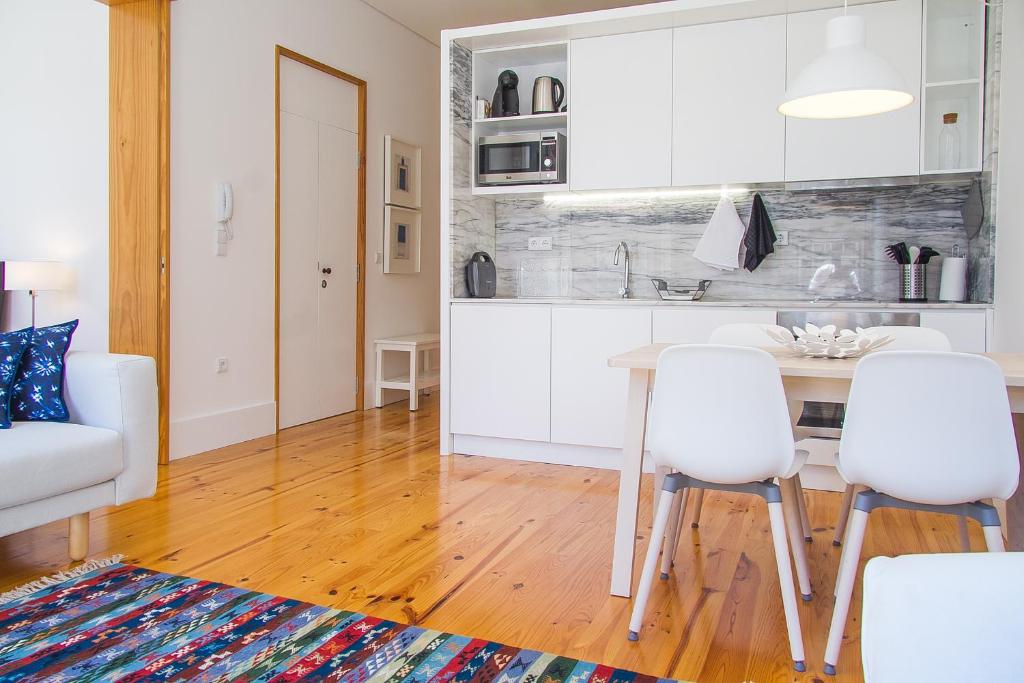 Liiiving in Porto | Blue Flower Apartment photo