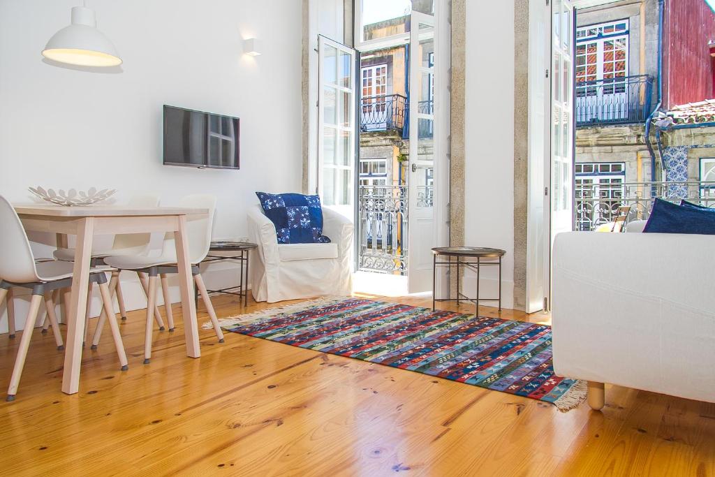 Liiiving in Porto | Blue Flower Apartment photo