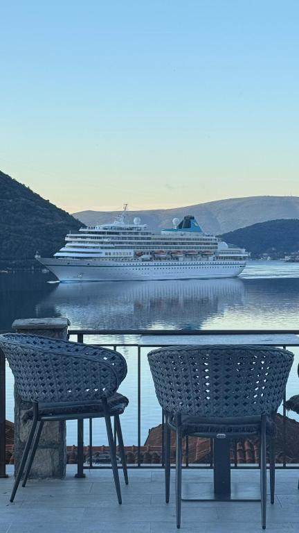 Perast Monte, Perast
