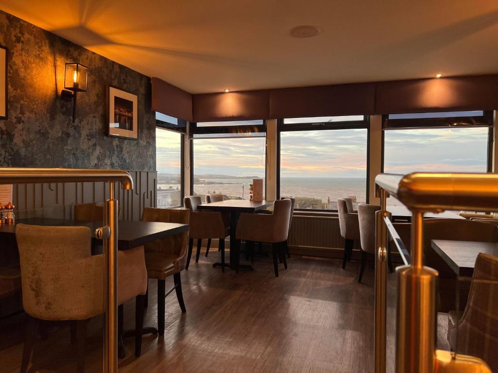 더 노우즈 호텔 앤 레스토랑 (The Knowes Hotel & Restaurant)