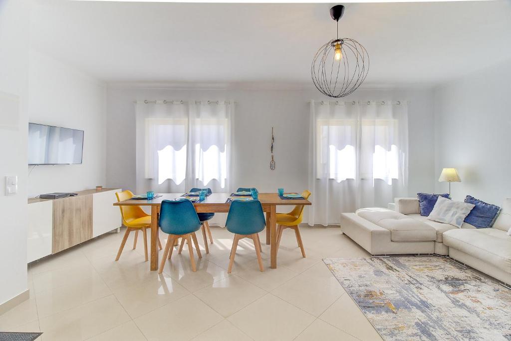 Amazing Home with Balcony & Barbecue, Portimão