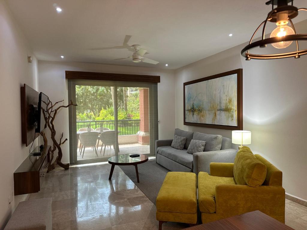 One Bed 2 Bath, at Playa Royale Condo 3102, Free WIFI - 3