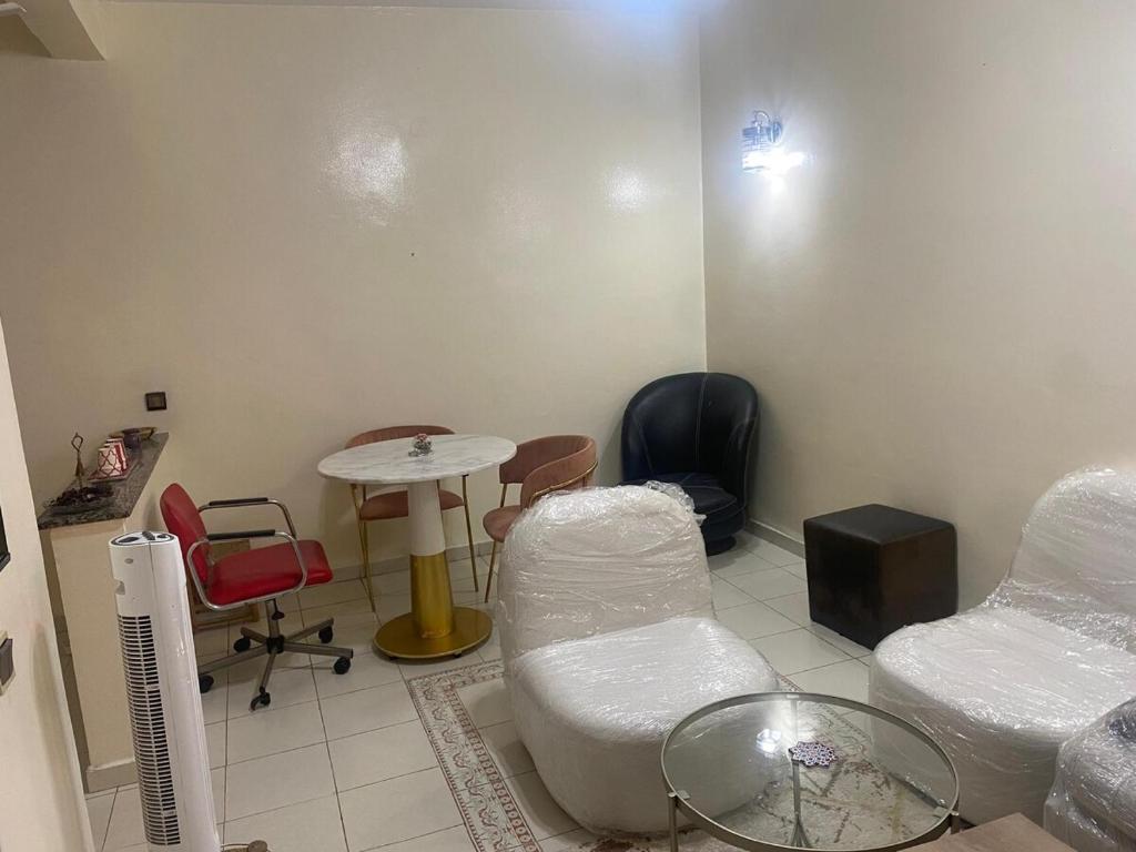 Comfort and Convenience, Casablanca
