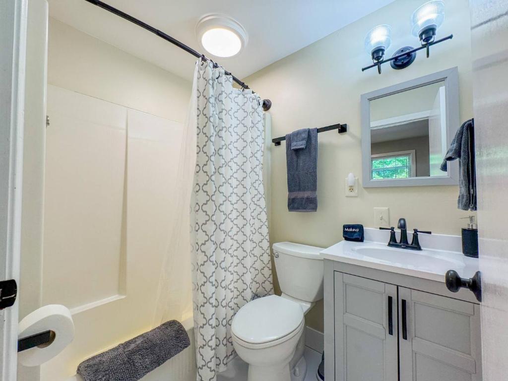 NEW - Mins to Manchester - Concord - Riverfront, Hooksett