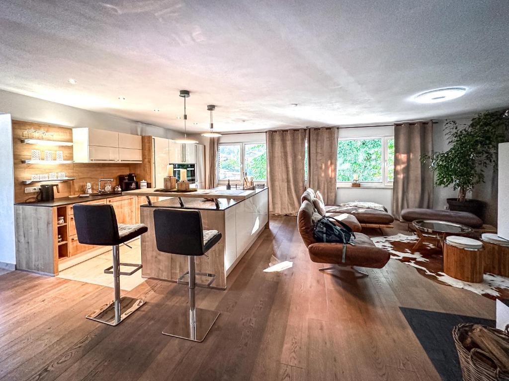 wolke 7, Alpenblick mit Eleganz, Kingsizebett, Kamin, Terrasse mit Grill, Garten, Kiefersfelden