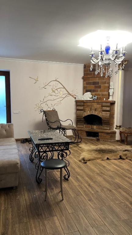 Adis Home, Dilidžan