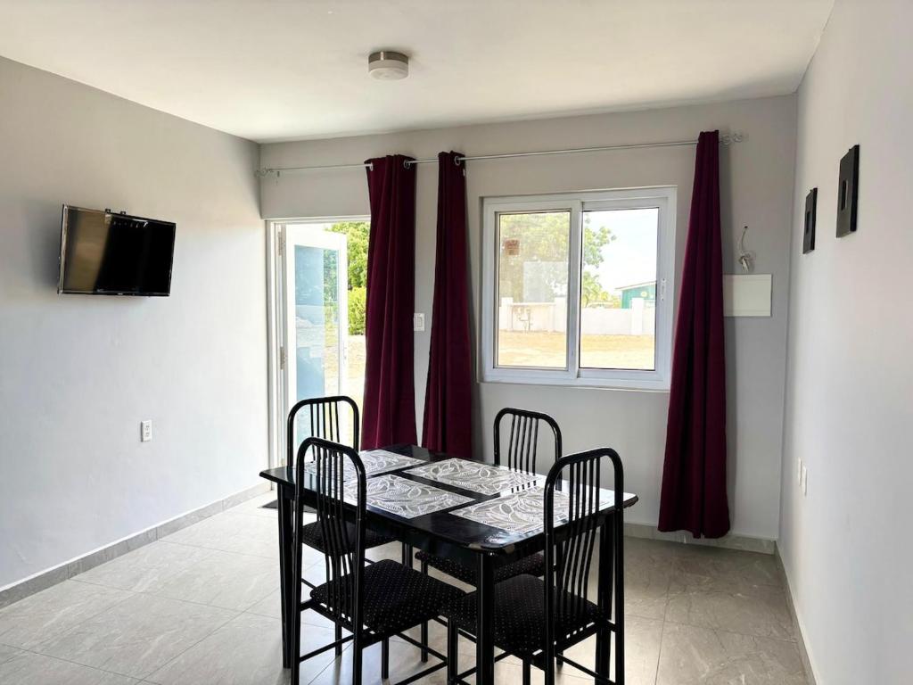 2BR Top Hill Island view and distant ocean view, Willemstad