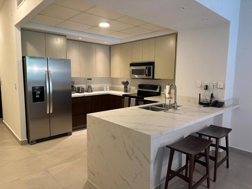 Playa Royale One Bedroom and 2 bathrooms Condo 4202 - 4