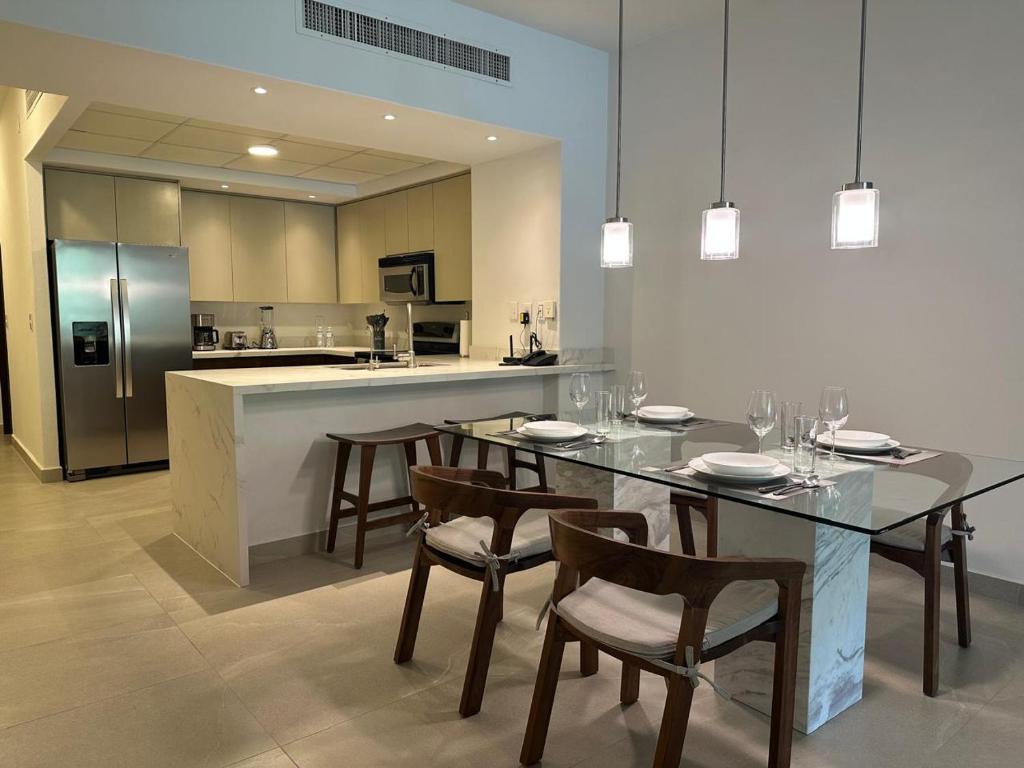 Playa Royale One Bedroom and 2 bathrooms Condo 4202 - 5