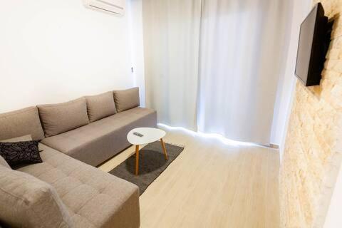 LAReina- Best Buy, Ulcinj