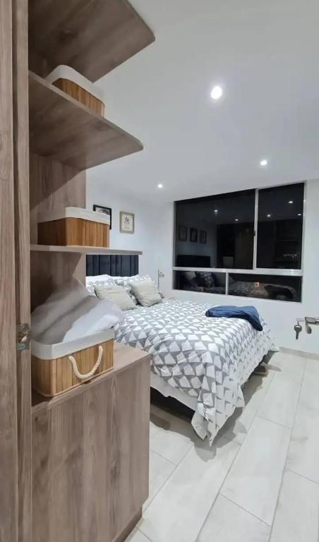 EN EL CENTRO DEL CORAZÓN DE CHAPINERO ALTO HERMOSO APTO DE DOS HABITACIONES a - 4