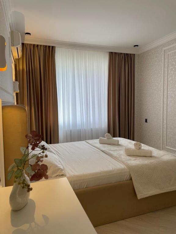 Bright and Central - Walk to Old City, Baku