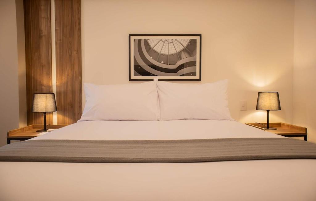 Majestic 2BR with Balcony in Miraflores - 4