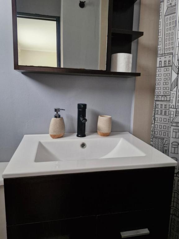 Habitación con baño privado y entrada independiente - 2