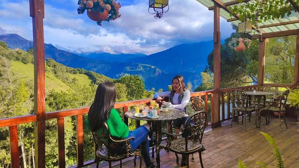 Las Orquídeas Runtun, Baños