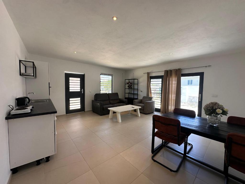 Parkiet Apartment - Regal Rentals Curacao, Grote Berg