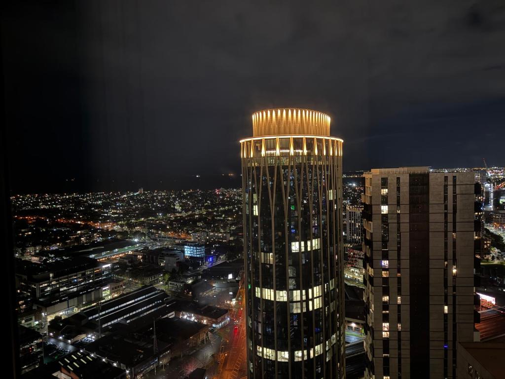 Central Location with Rooftop Pool, Melbourne