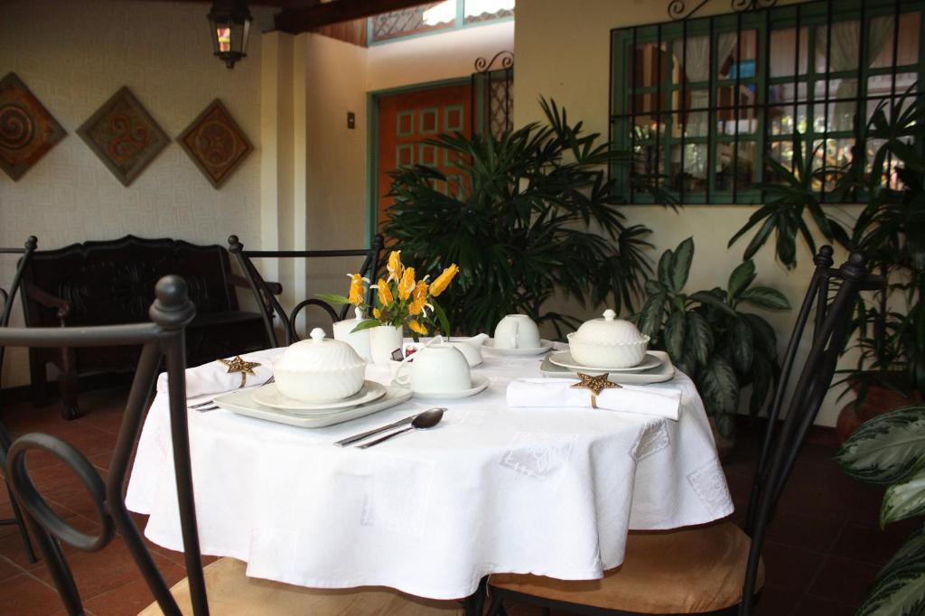 Food and beverages, Tierra Magica B&B and Art Studio in San Jose
