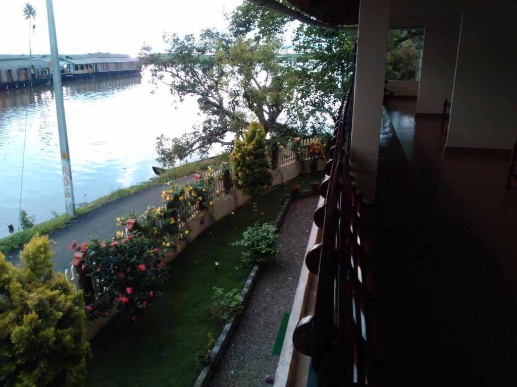 Backwater Breeze Hotel photo