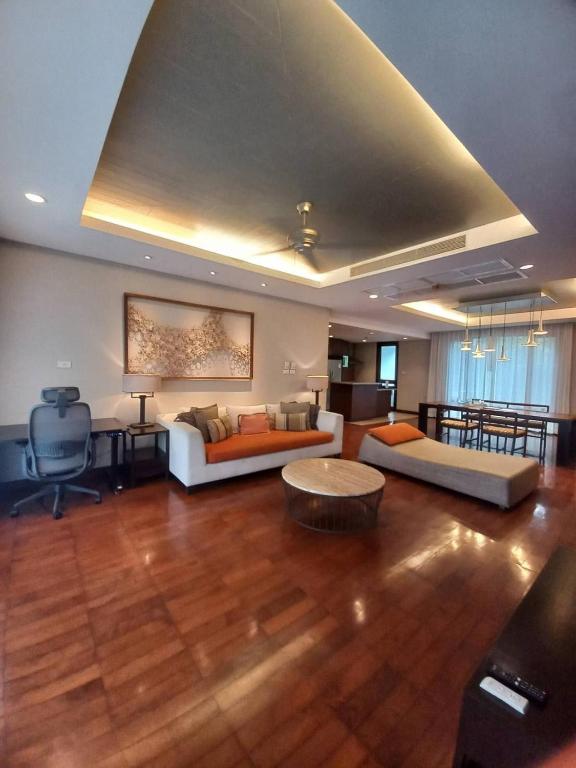 Shasa Vela Condominium, Mared, Natien Beach