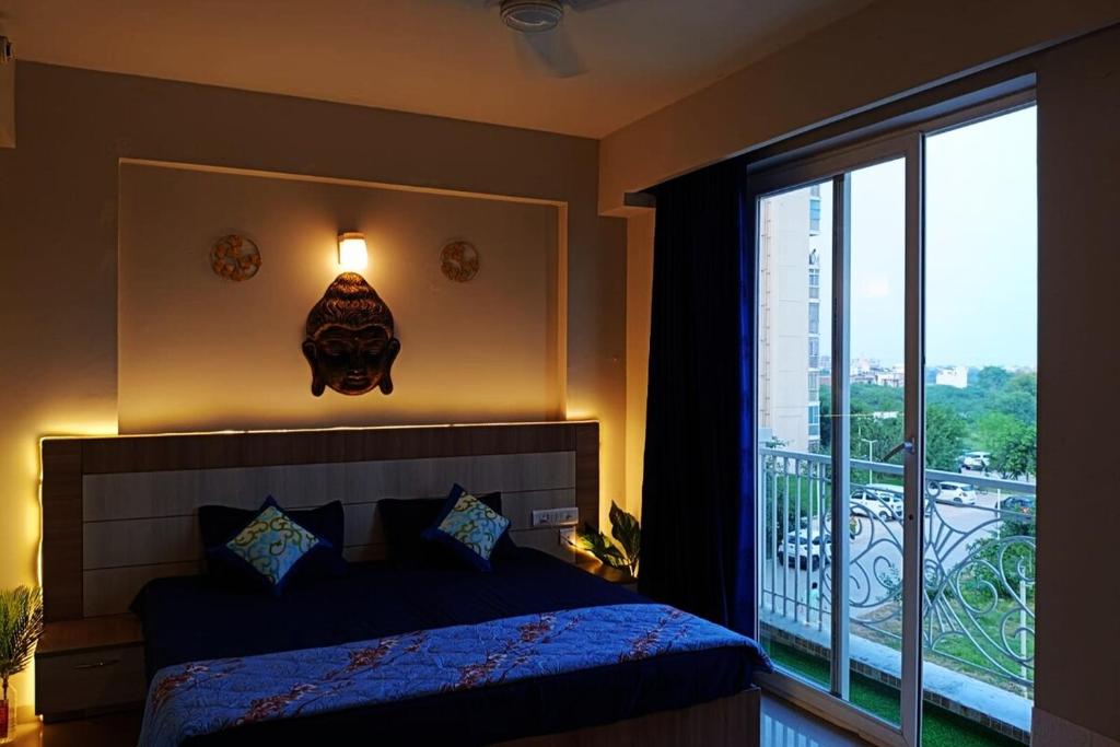 Room In Vrindavan, Chhatikara