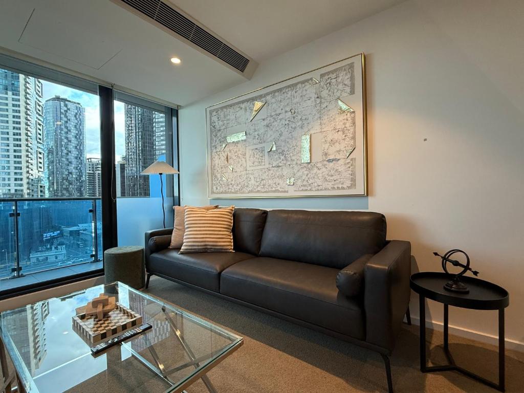 Photo inspiration: Fresh Look at Urban 3 Bedroom Apartment In Southbank Melbourne From 60Pp