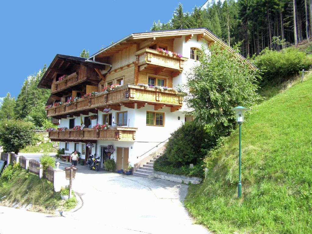 Apartment in Gerlosberg near Ski Lift - 1