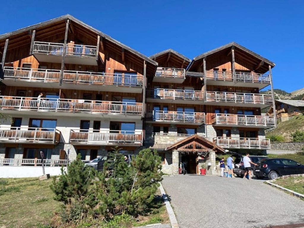 Appartement confortable avec terrasse et animaux admis à Montgenèvre - FR-1-445-190 - 2