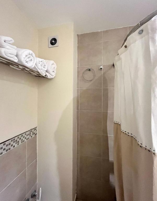 Moderna Suite GPT with a swimming pool - 3