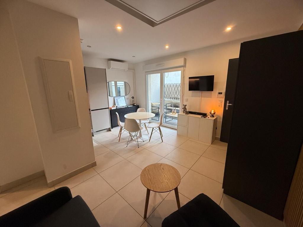 Studio moderne au cœur du 6e 8e - 2
