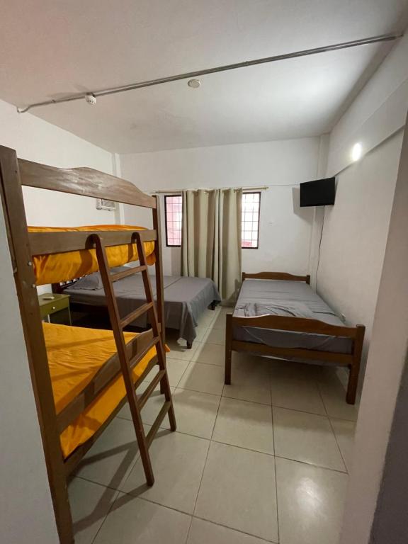 Hostal Montecarlos - 2