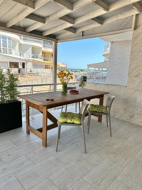 Апартамент золотой Бугаз Грибовка колоски, Hrybivka