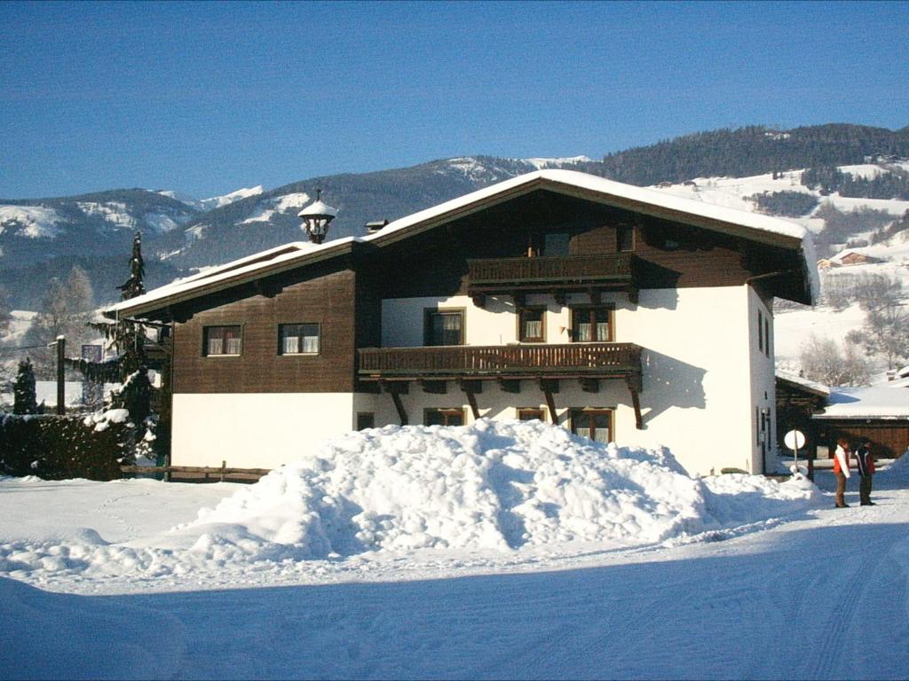 Apartment in Niedernsill near Zell am See Ski Lift, Niedernsill