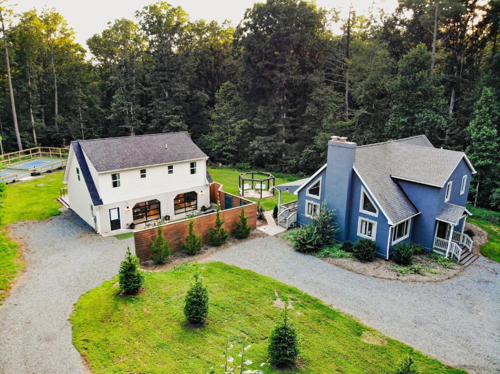 Pickleball - 2 Homes - Sleeps 20 - 151 Brew Trail, Nellysford